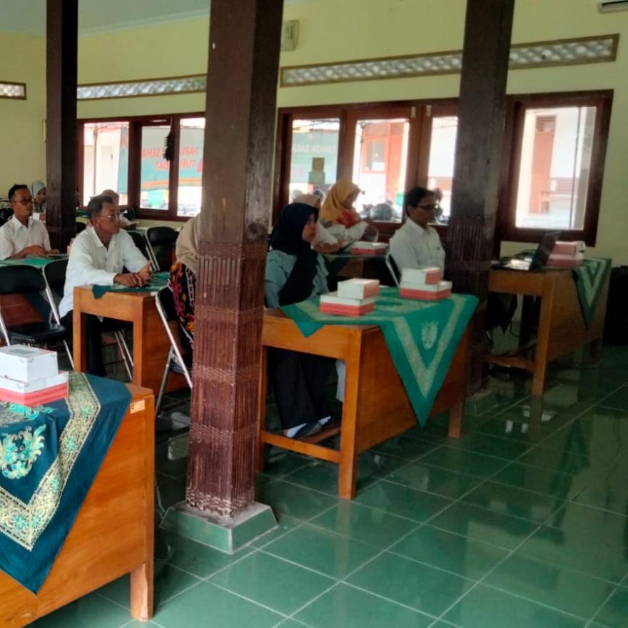 Sosialisasi Pendataan Sosial Dan Ekonomi Berbasis Keluarga Menggunakan Aplikasi Sipedet Cantik Tingk